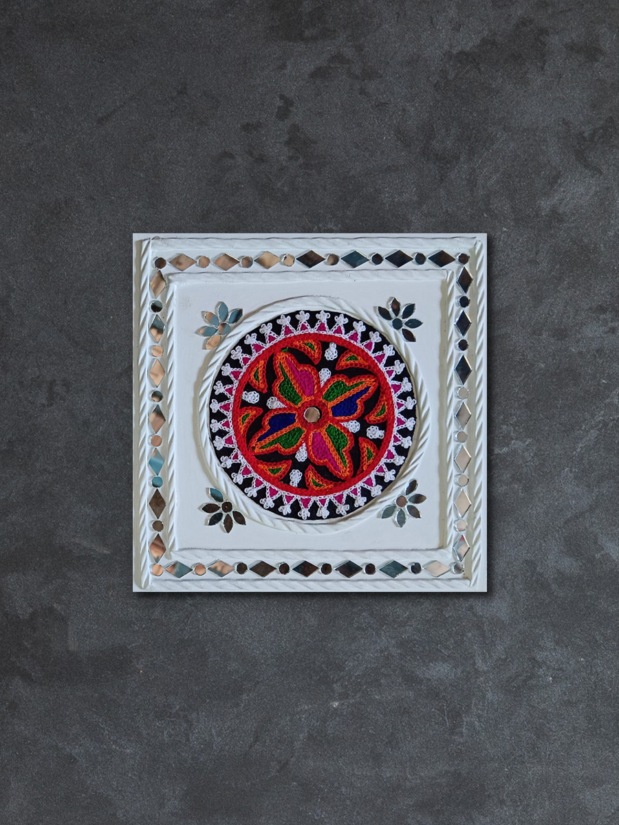 Lippan Kaam: Authentic Mud and Mirror Art