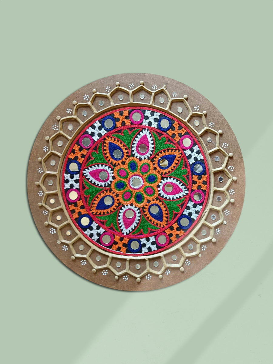 Shop Embroidered Harmony in Lippan/ Mudwork by Hafiz Mutva