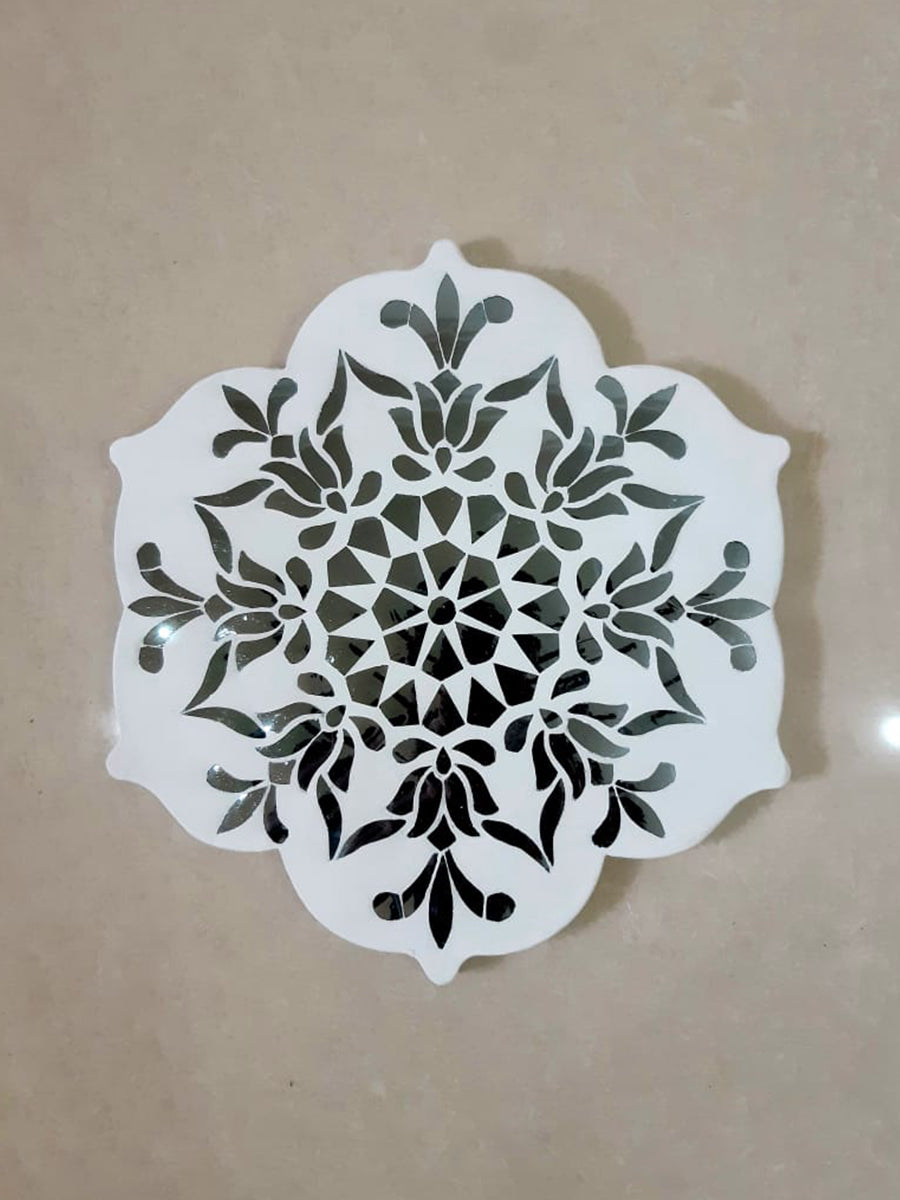  A Floral Thikri Glasswork by Happy Kumawat