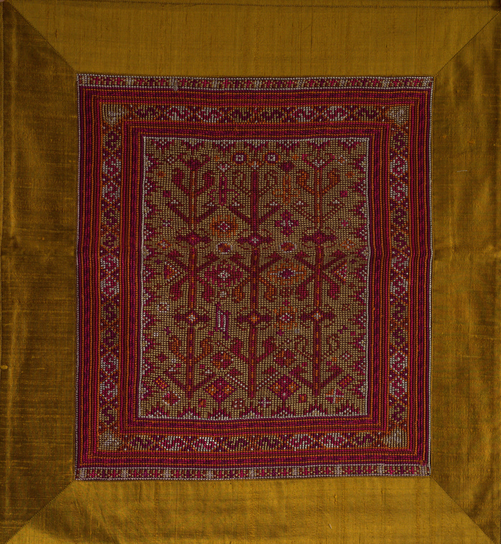 Red Carpet Design in Jat Garaasiya Embroidery Thumbnail
