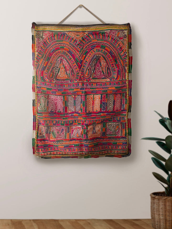 Intricate Elegance: The Embroidery Artistry of Soni Rakhi Jayeshbhai Thumbnail