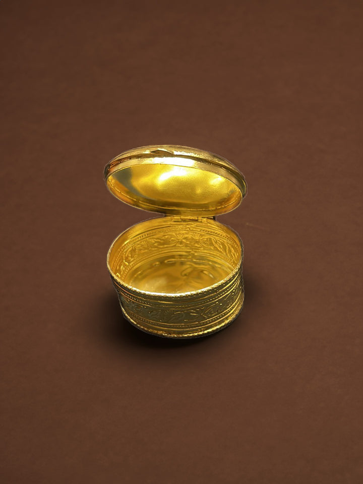 A small box in Thewa Craft by Raghav Rajsoni Thumbnail