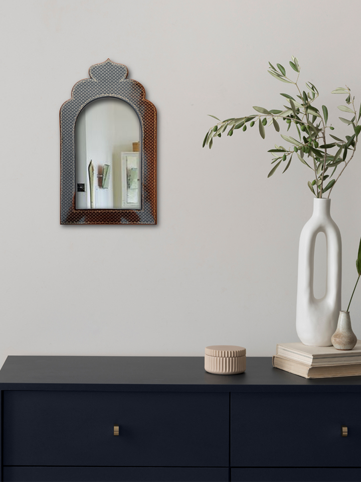 Bends forming net design, Royal Reflection Wall Mirror: Tarkashi by Mohan Lal Sharma Thumbnail
