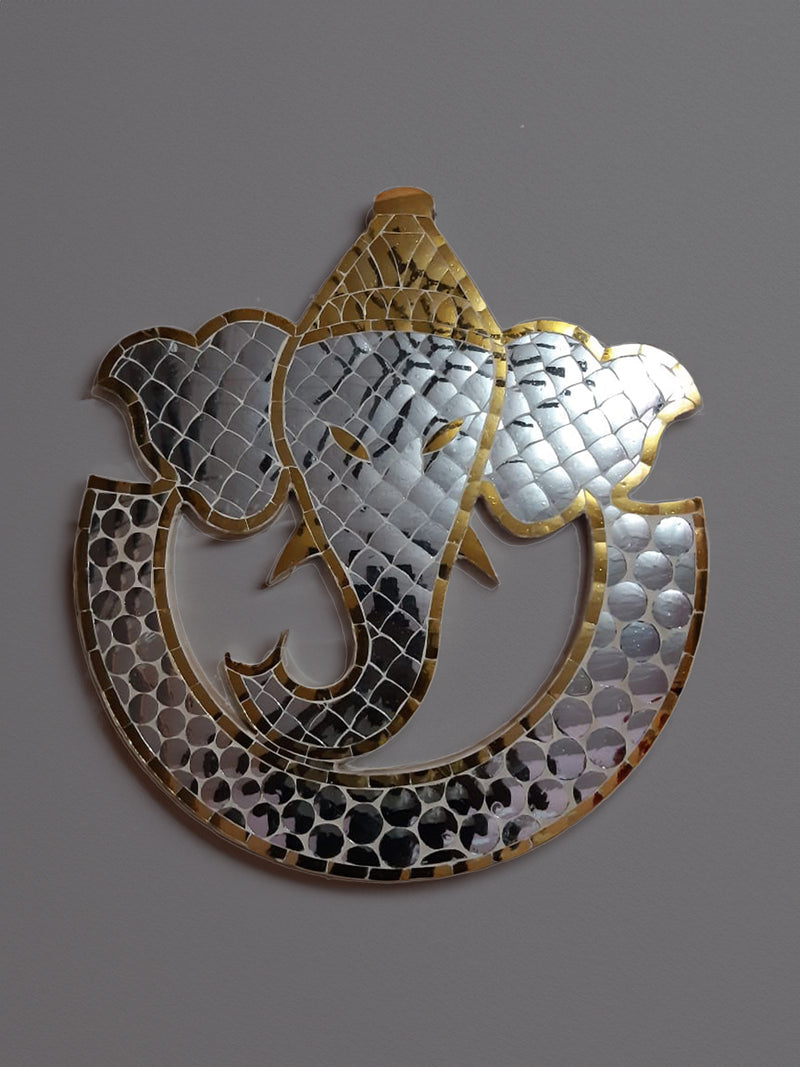 A Thikri Glasswork by Happy Kumawat
