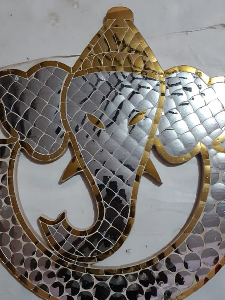 Guardian of Auspicious Beginnings: A Thikri Glasswork by Happy Kumawat Thumbnail