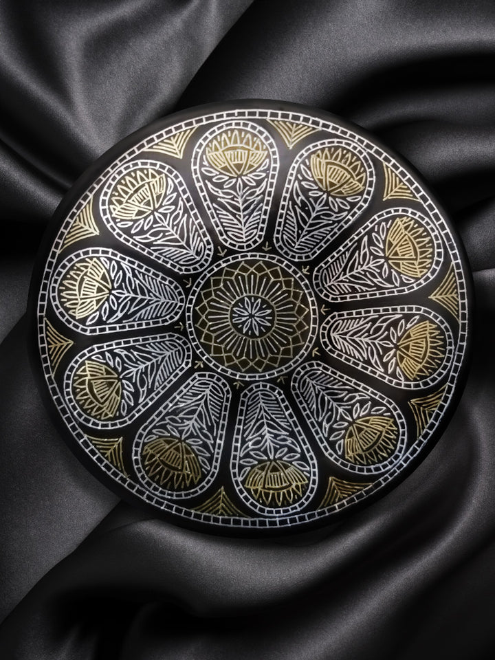 Intricacy in metallic flexibility: Elegant Bidri plates by Md Sayeed Ahmed Thumbnail