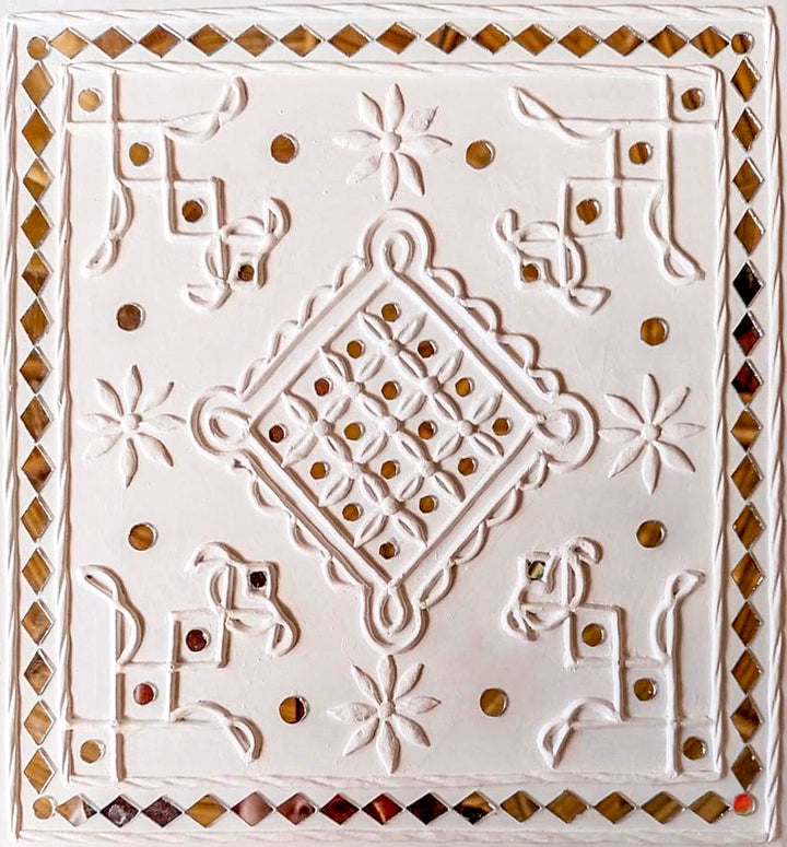 Reflection of heritage and cultural echoes: Lippan kaam by Nalemitha For Home Decor, Gifting Thumbnail