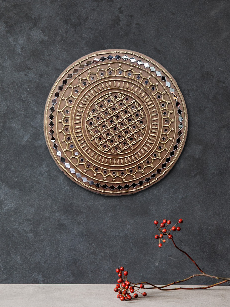 Spinning Wonder: Lippan Kaam Reflections by Nalemitha