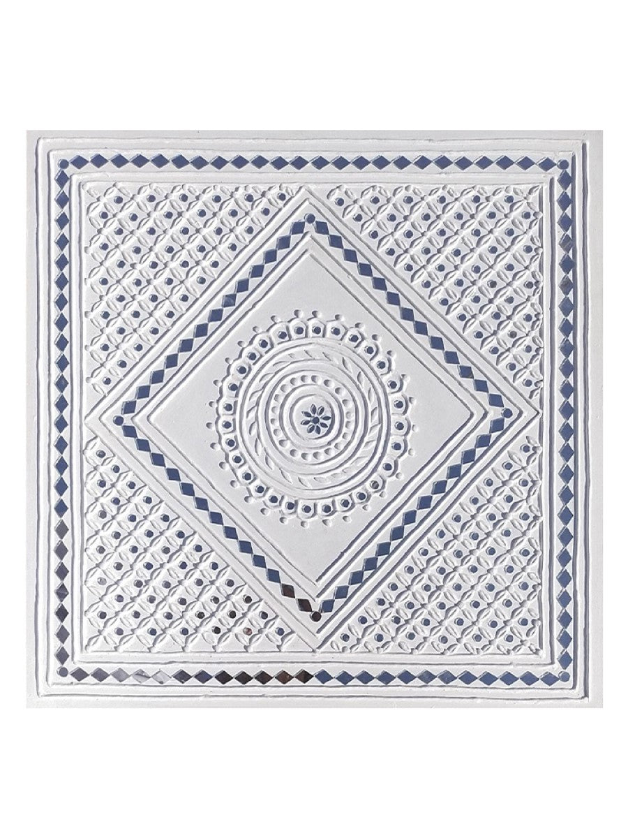 Lippan Kaam by Nalemitha Ji. Lippan art also known as "Mud and Mirror work" is a traditional mural art of Kutch, Gujarat, India.